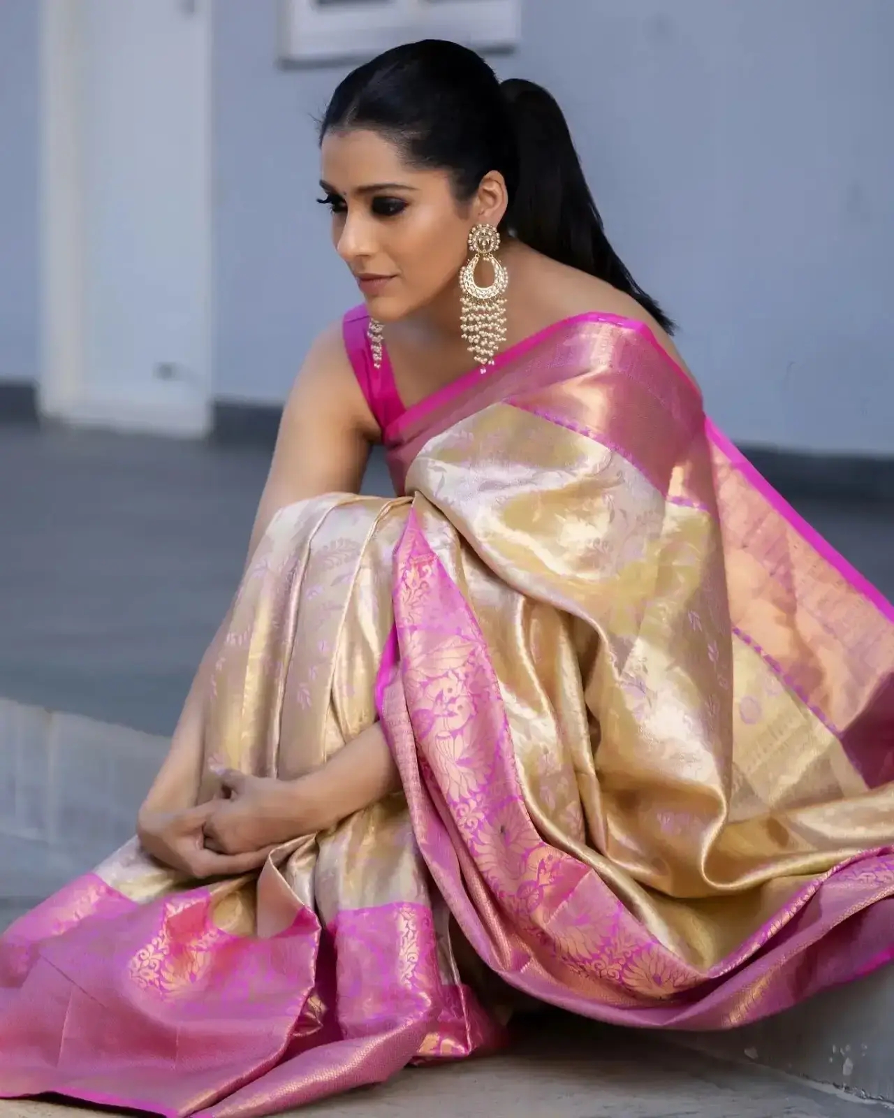 INDIAN TV ACTRESS RASHMI GAUTAM IN YELLOW PATTU SAREE 7